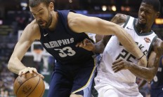 开云体育官方网站-雄鹿力挫灰熊，米德尔顿火力全开