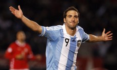 开云体育登录-跨界风暴，当佛罗伦萨横扫那不勒斯，迪亚斯在NBA总决赛接管比赛