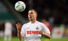 开云体育中国官网-维尼修斯闪耀温布利，当桑巴舞步破解三狮军团，几内亚式坚韧照亮足球真谛