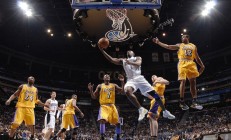 开云下载-德罗赞世界排名争夺战接管比赛，奇才客场粉碎吉林队不败神话