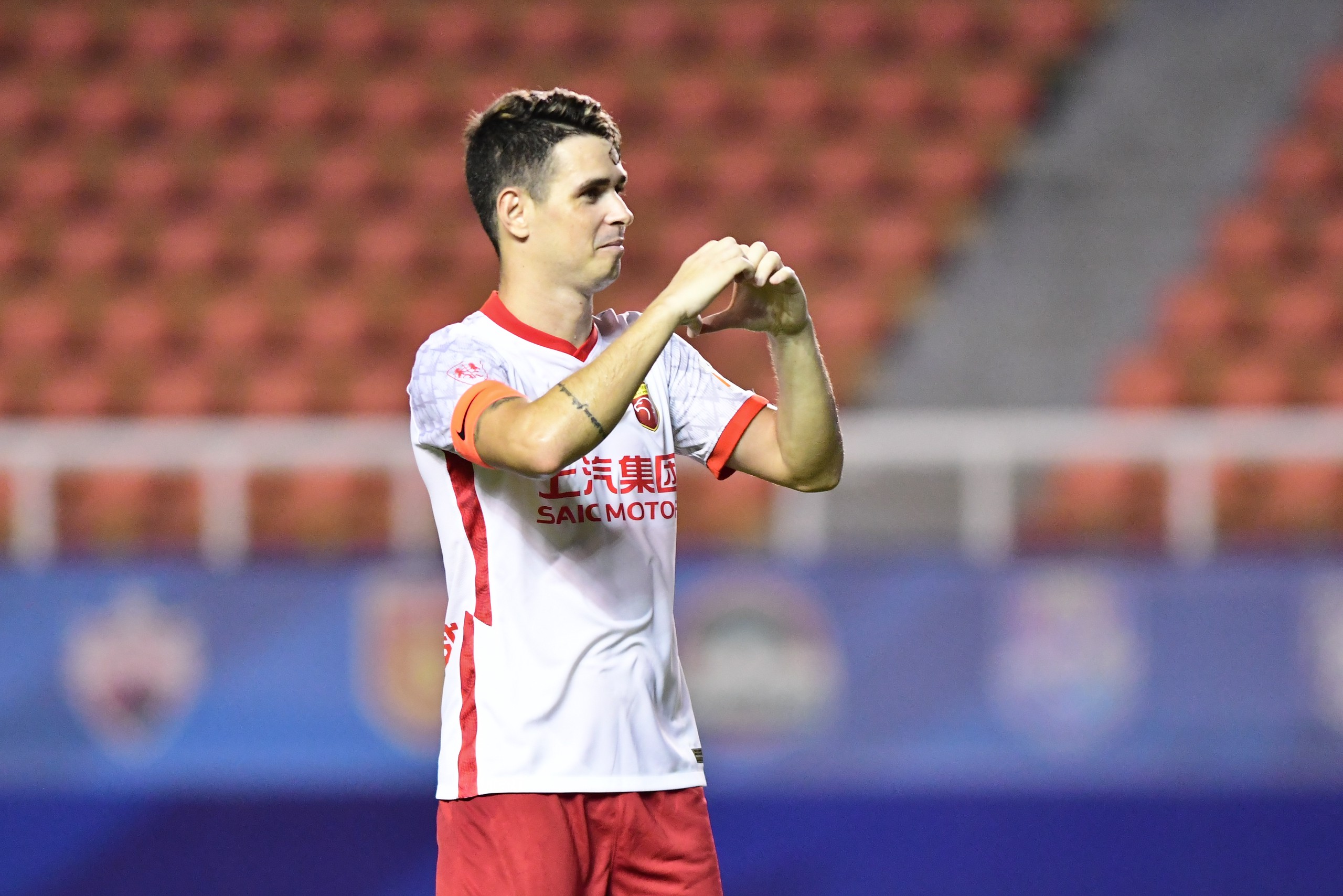 关于路易斯·奥斯卡在比赛中贡献精彩进球的信息