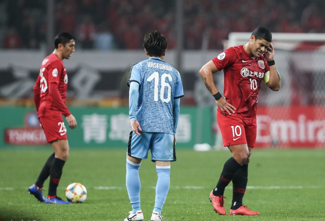 关于上港球员伤退：冲上积分榜，小插曲不影响比赛的信息