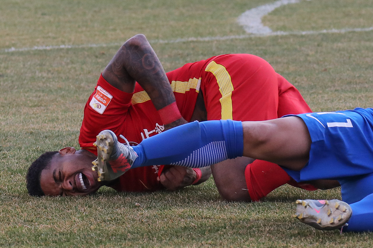 比赛中球员受伤，影响球队表现