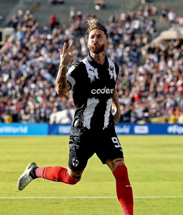 包含斯图加特前锋破门得分，为球队贡献进球的词条