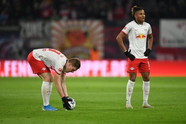 包含莱比锡红牛遭逆转，积分落后领头羊的词条