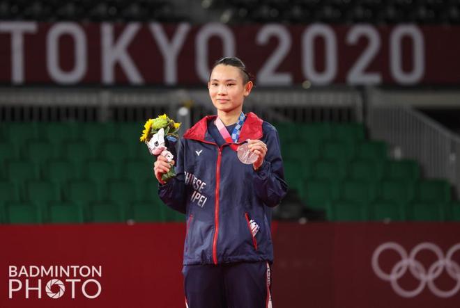 包含中国羽毛球队轻取泰国羽毛球队，戴资颖高光表现的词条